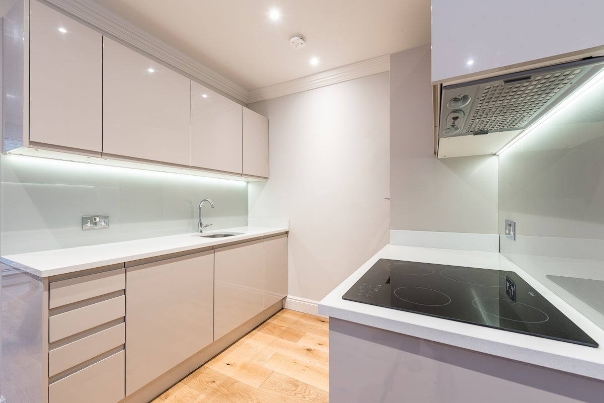 Flat Pleasant Place in Greater London