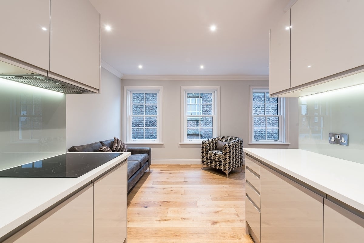 Flat Pleasant Place in Greater London