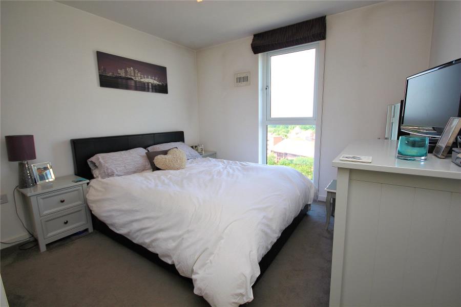 Flat Guildford Road in Woking