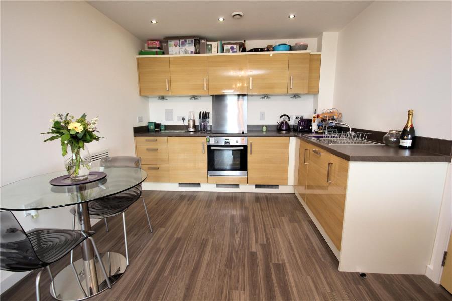 Flat Guildford Road in Woking