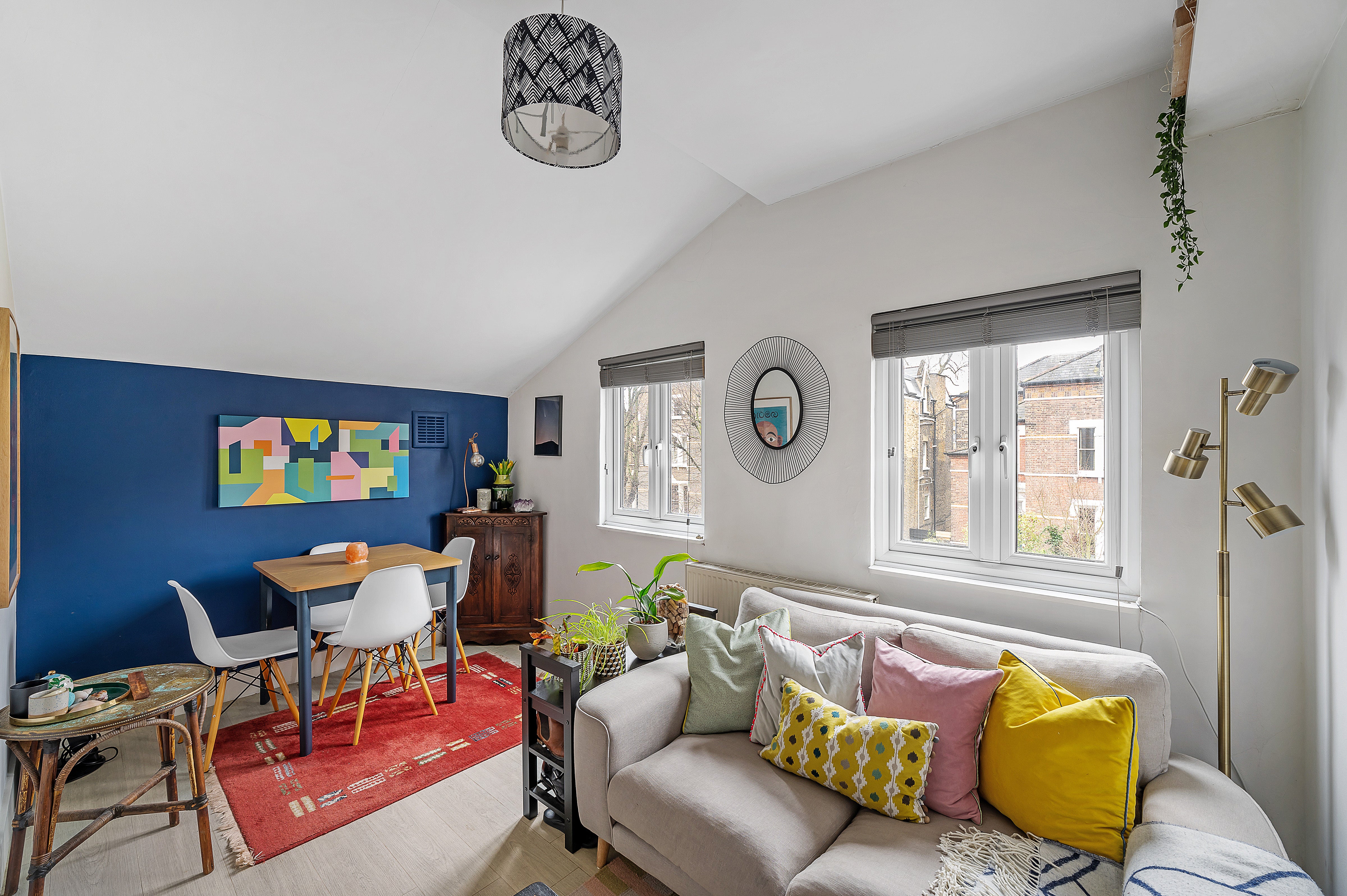 Flat Abbeville Road in Greater London