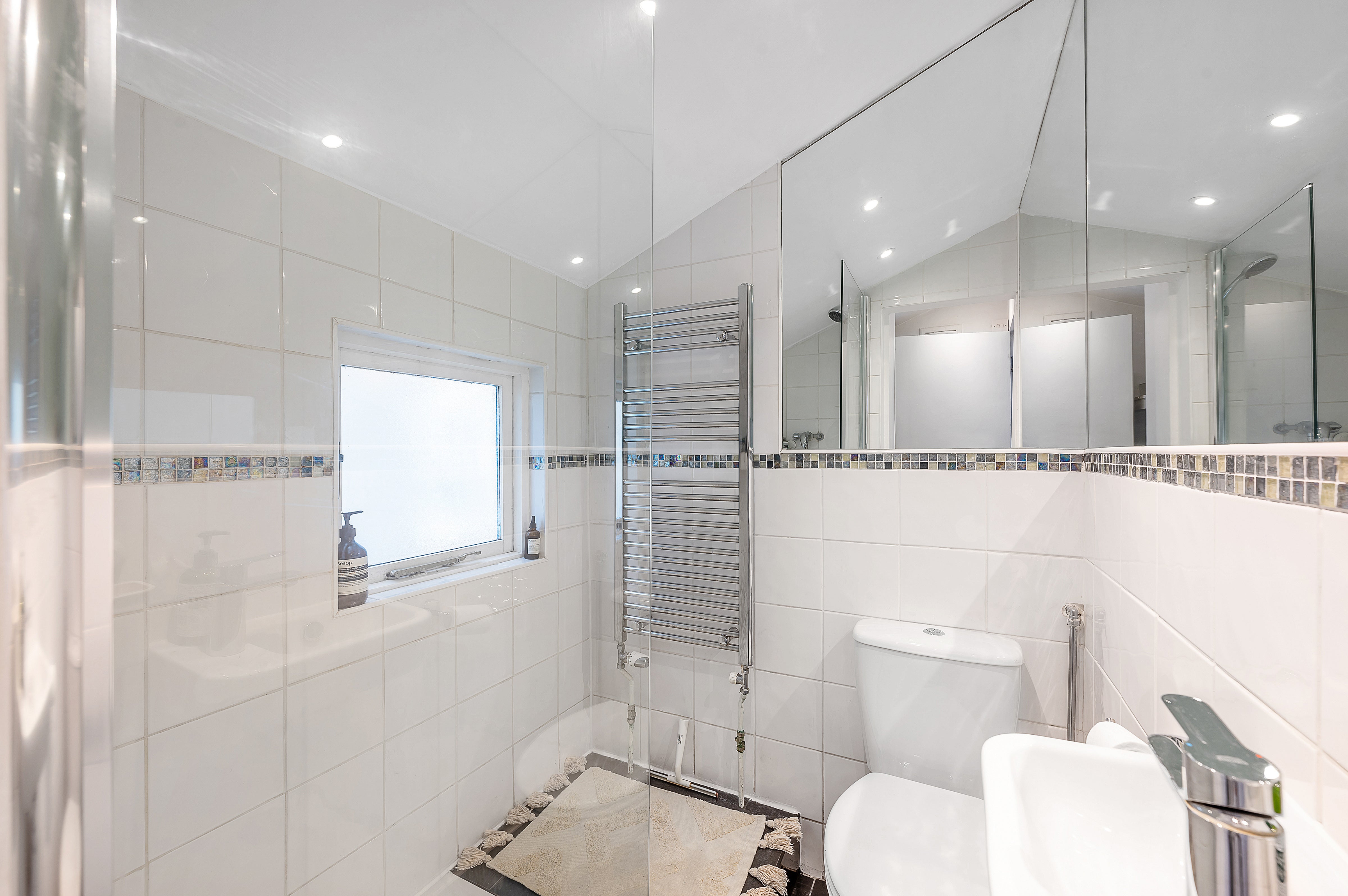 Flat Abbeville Road in Greater London