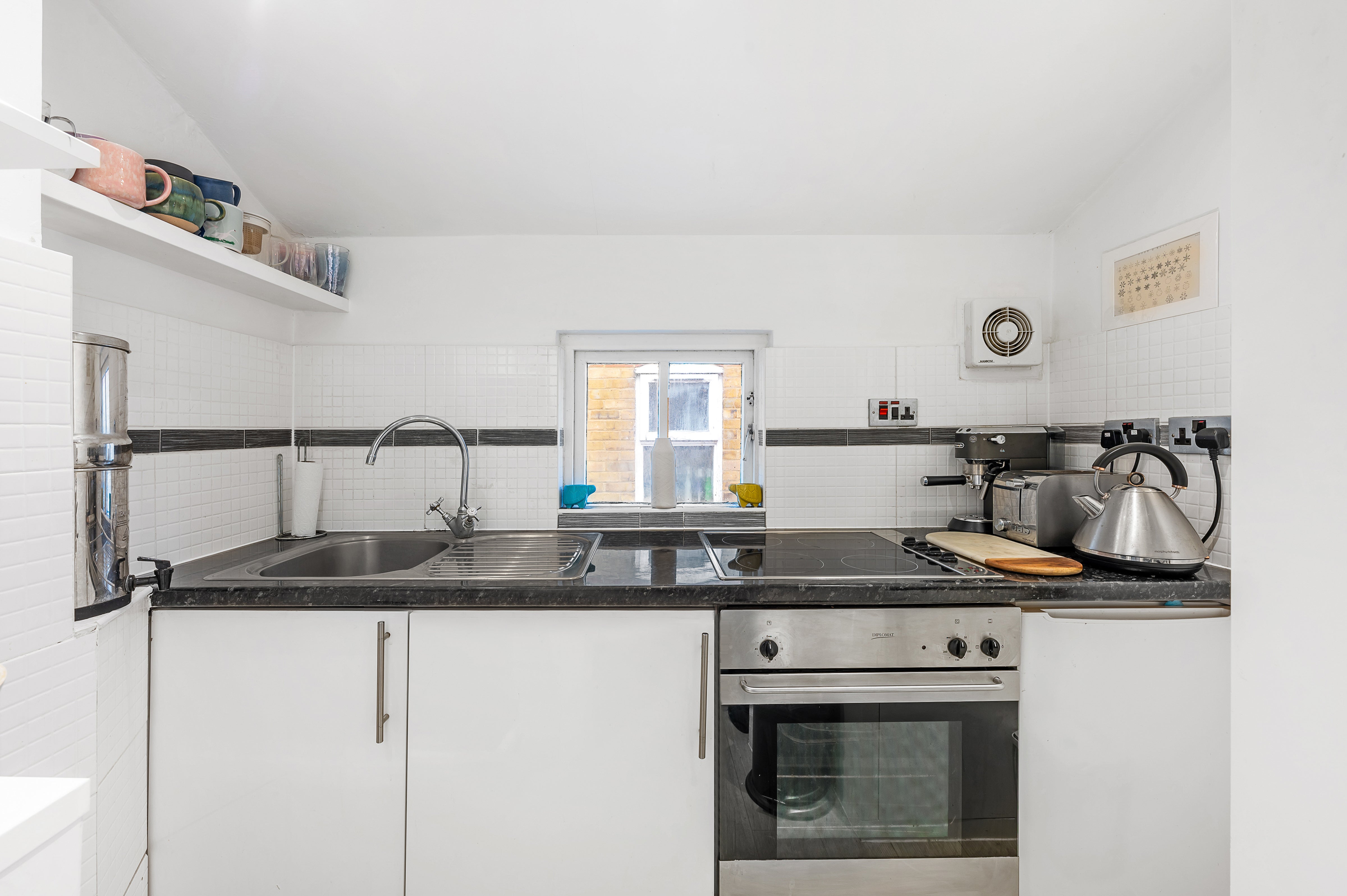 Flat Abbeville Road in Greater London