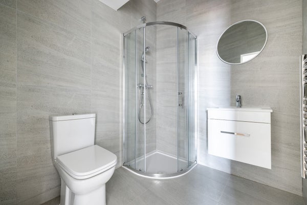 Flat Merchants Close in London