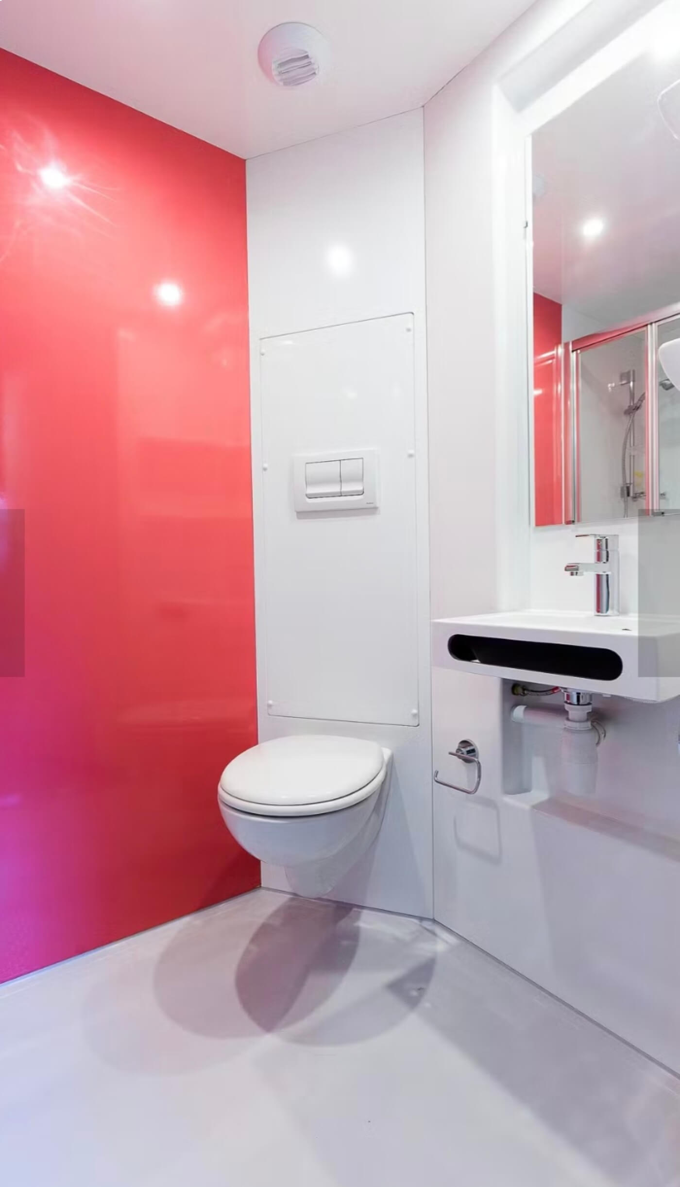 Room St James Road in Corby