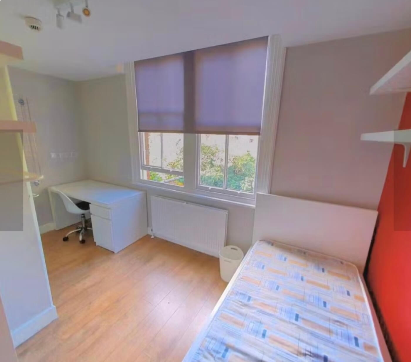 Room St James Road in Corby