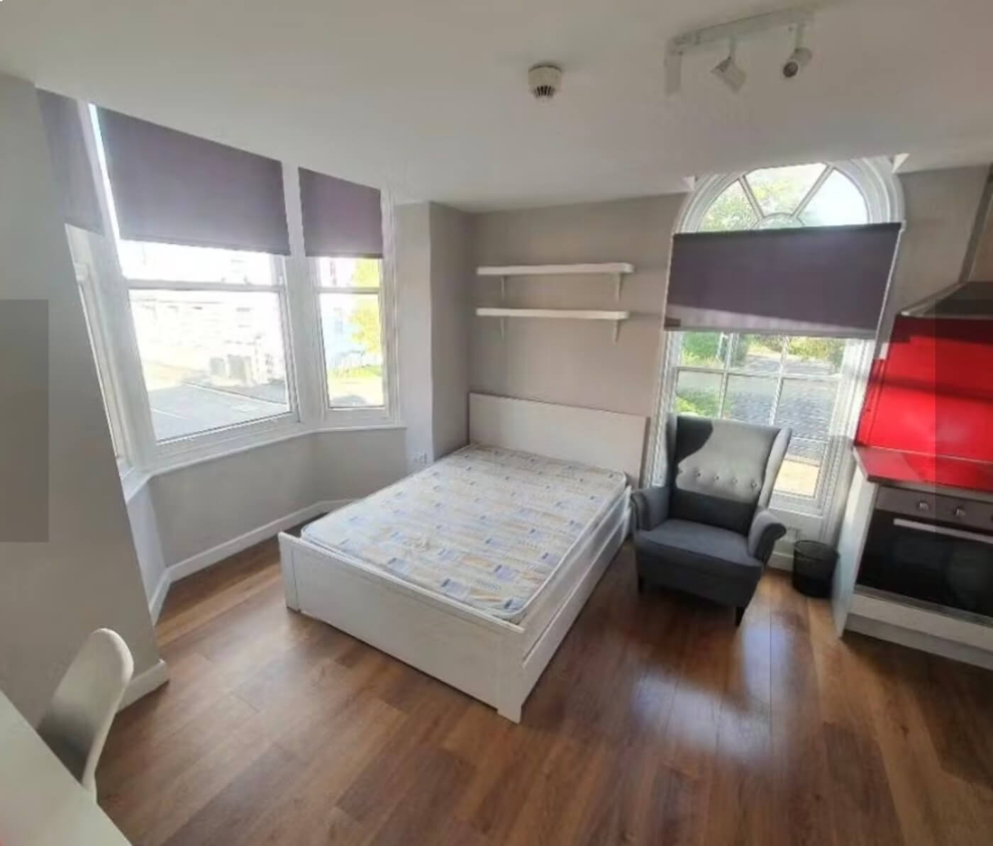 Room St James Road in Corby