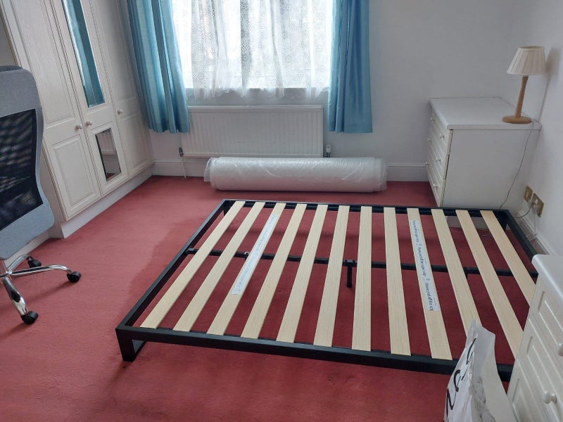 Room Western Avenue in Greater London
