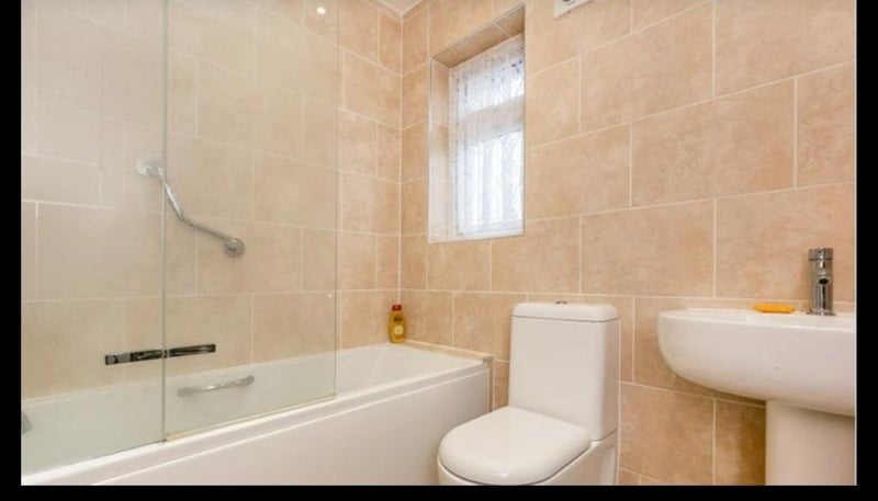 Room Western Avenue in Greater London