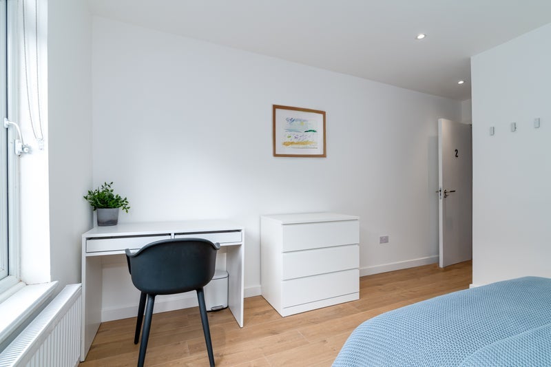 Room Wisteria Road in Greater London