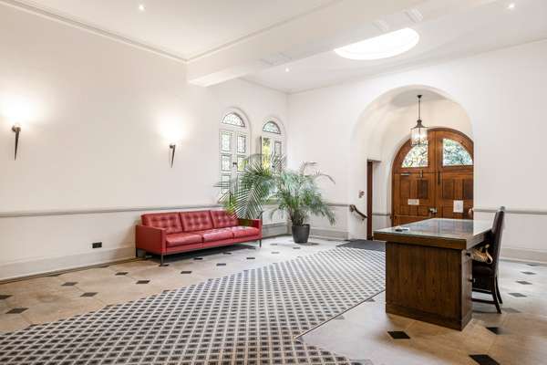Flat Chepstow Villas in Greater London