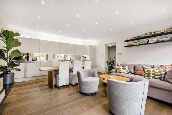 Flat Chepstow Villas in Greater London