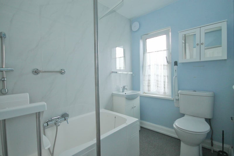 Room Whitby Road in Greater London