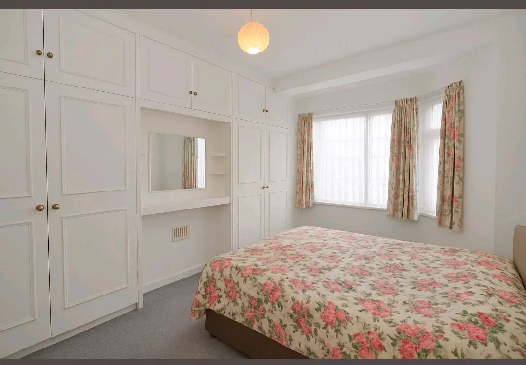 Room Whitby Road in Greater London