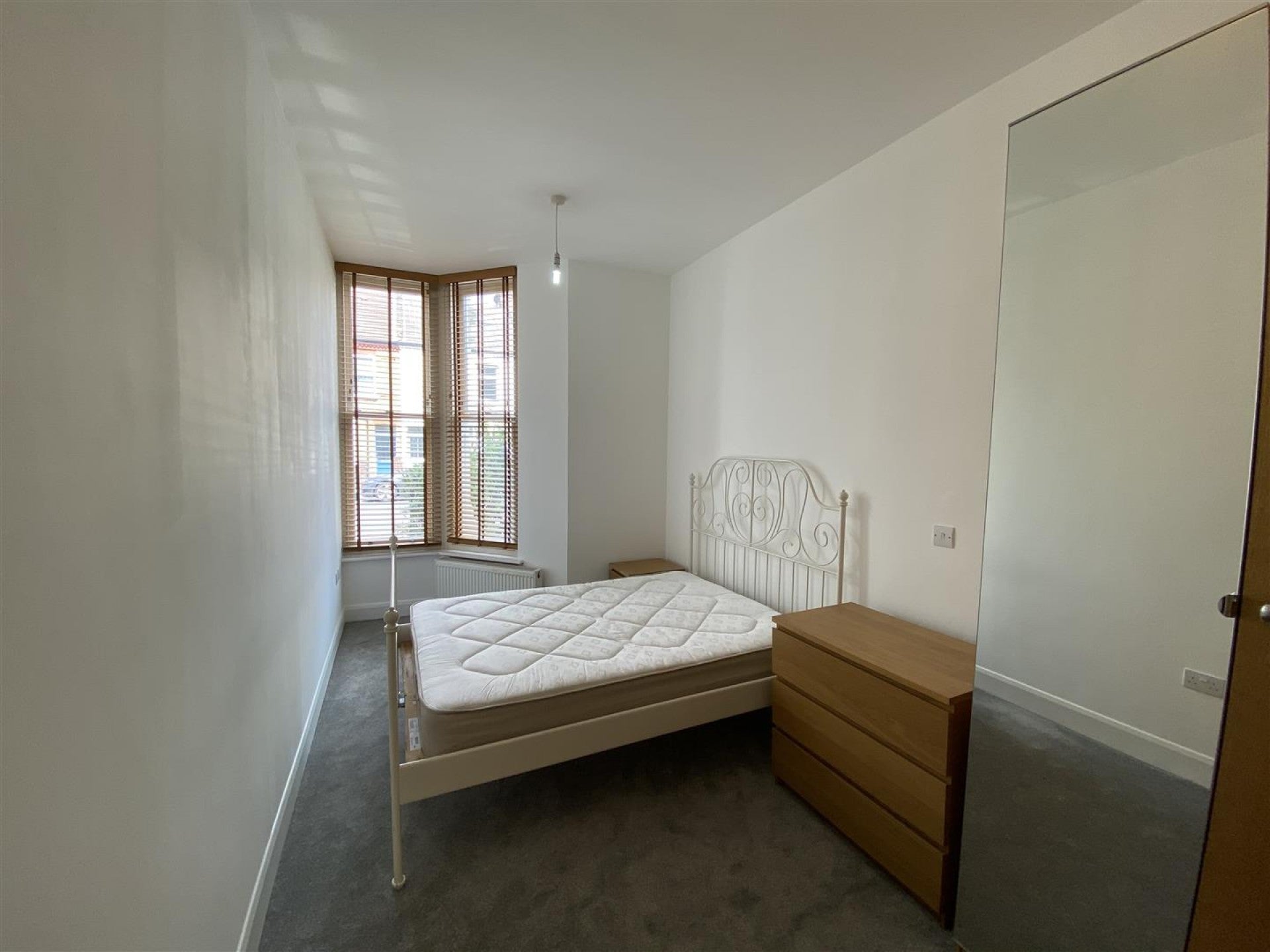 Flat Chaplin Road in Greater London