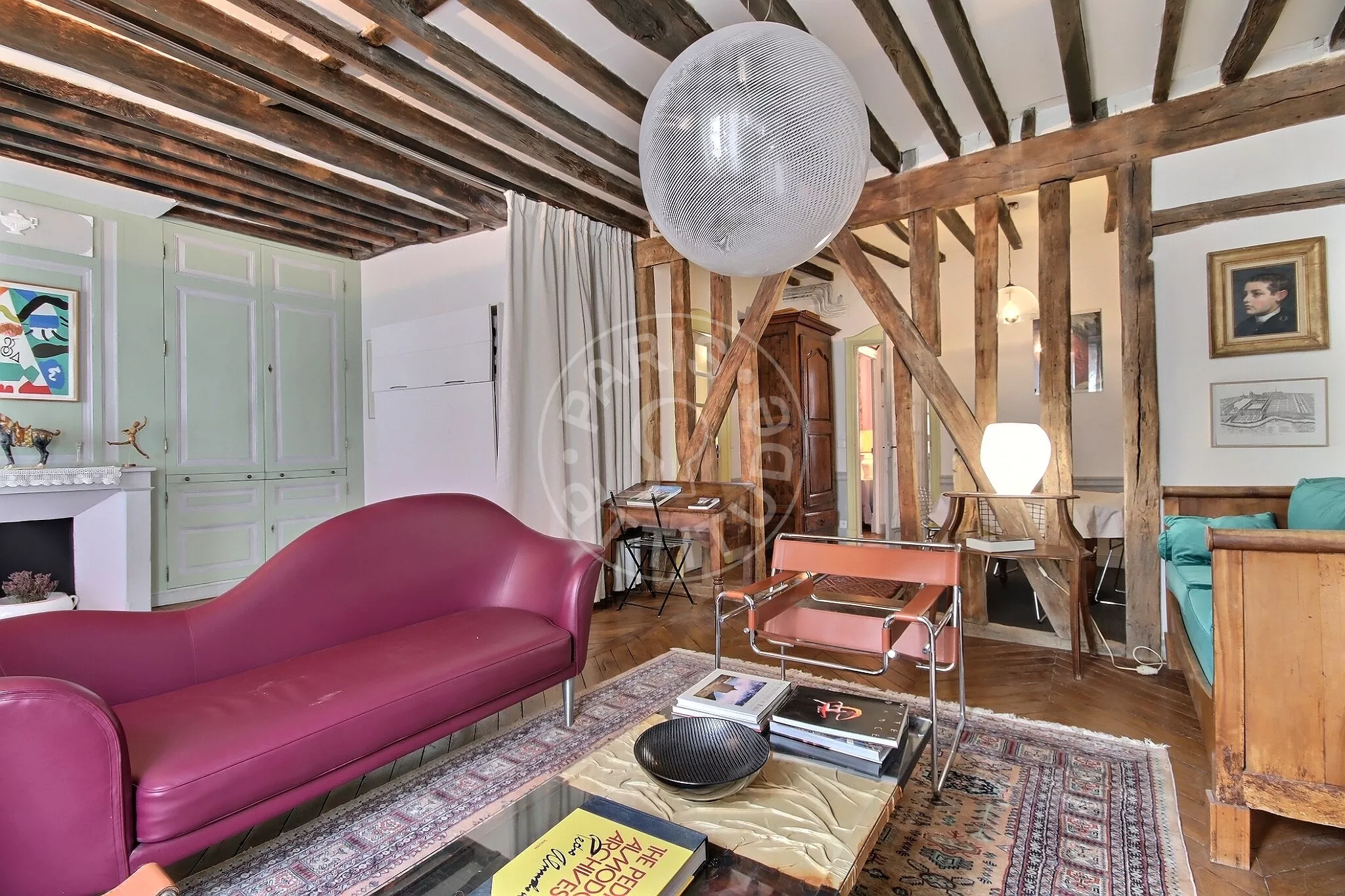 Appartement Place des Vosges à Paris