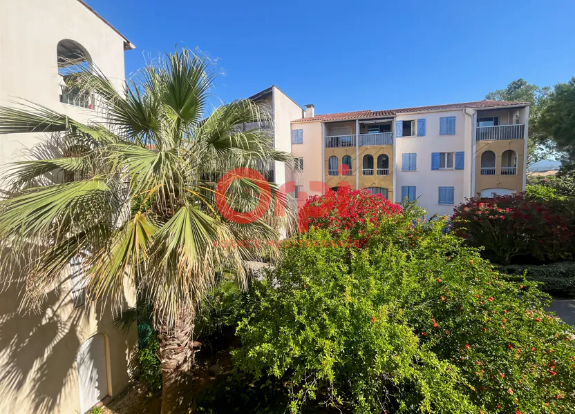 Flat Sentier du Lagon Bleu in Fréjus