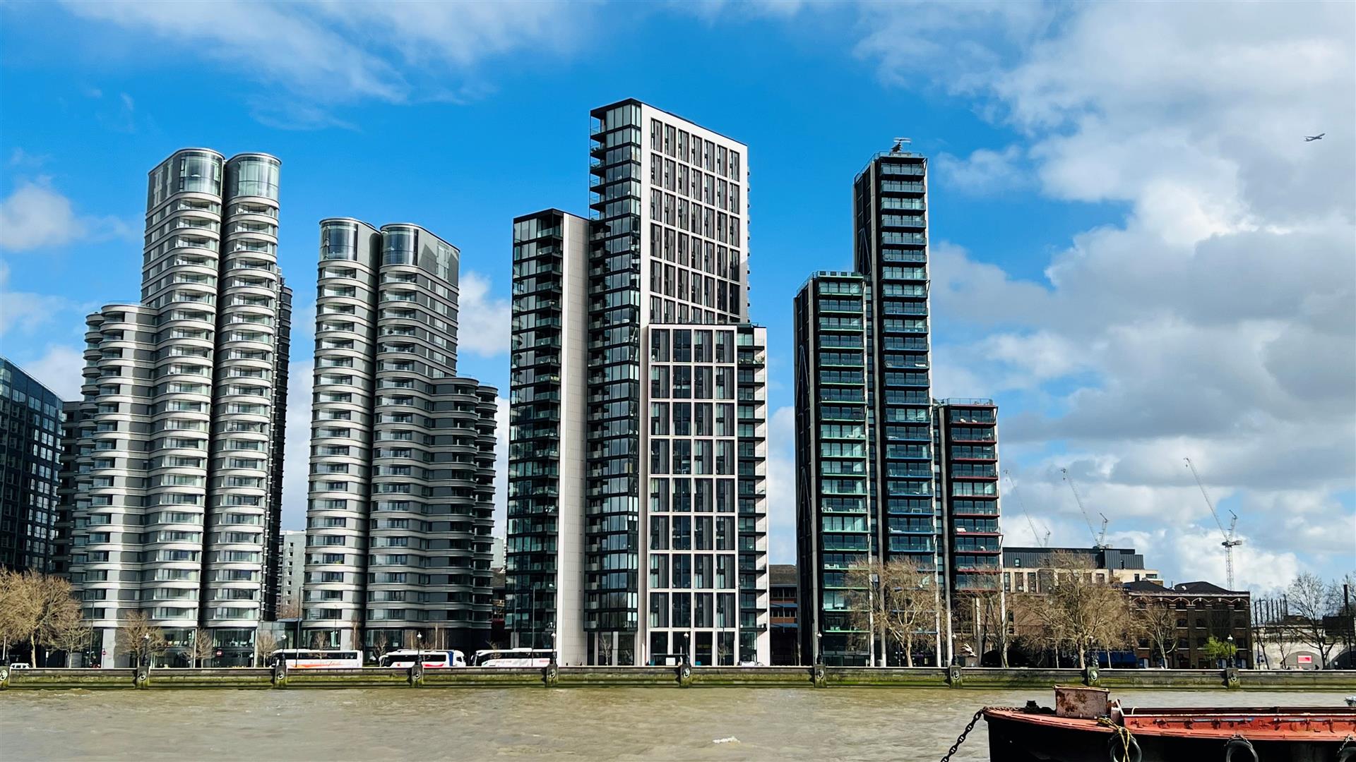 Flat York Road in Greater London