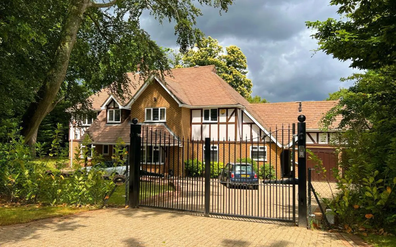 House Godolphin Road in Elmbridge