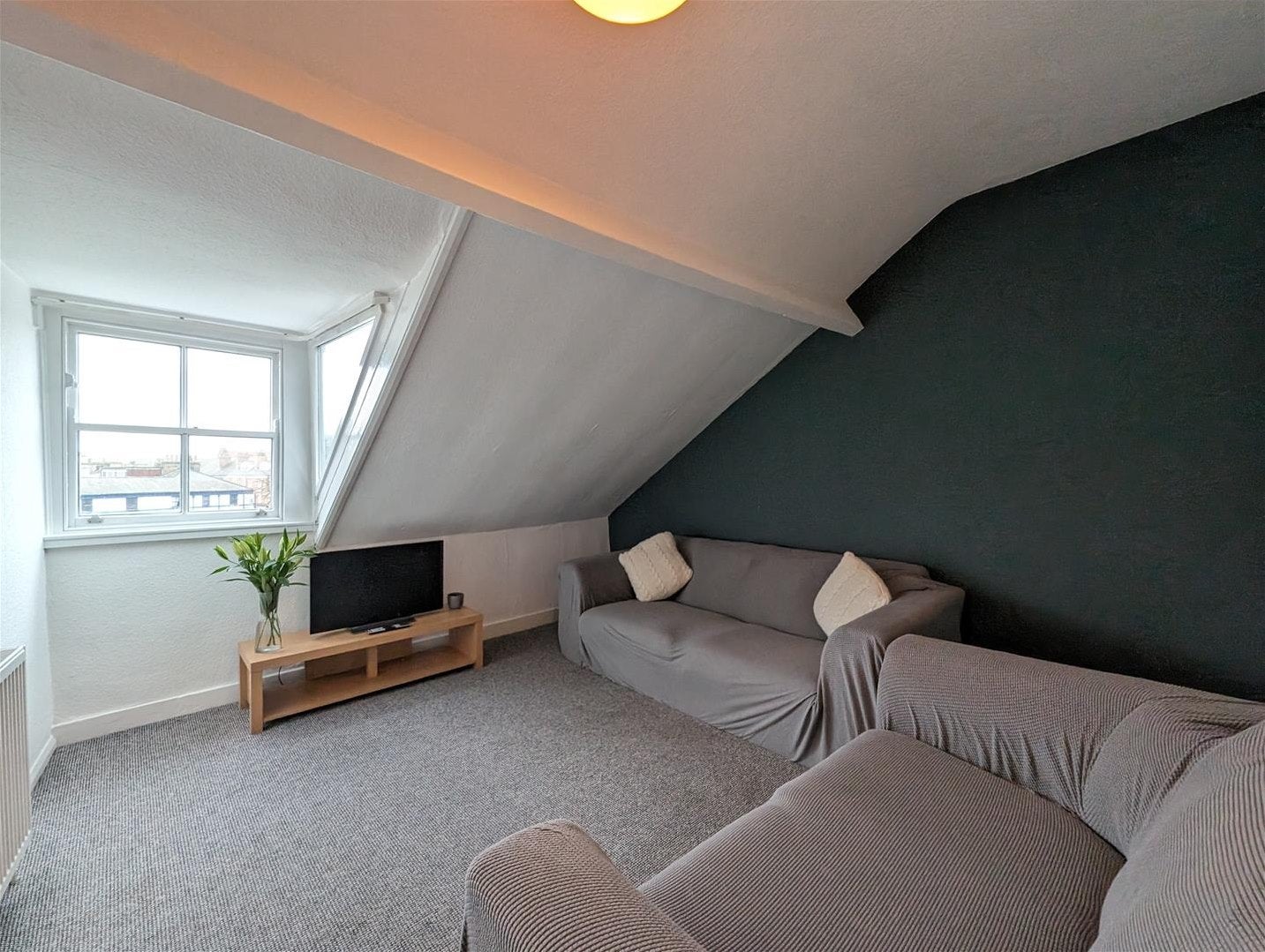 Flat Albemarle Crescent in Scarborough