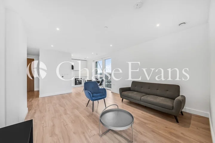 Flat Woodside Place in Greater London