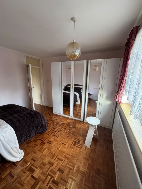 Room Lynton Road in Greater London