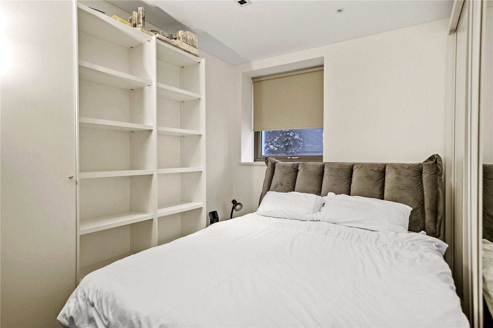 Flat Hampstead Road in Greater London