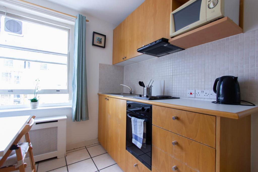 Flat Penywern Road in Greater London