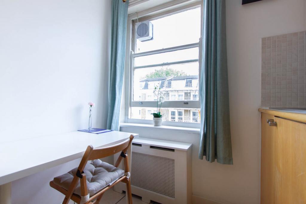Flat Penywern Road in Greater London