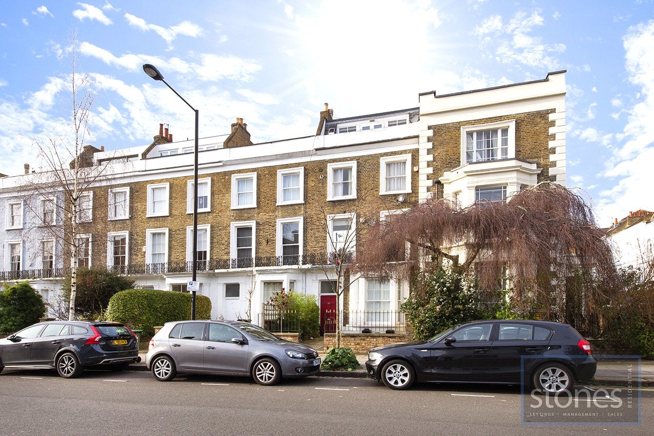 Flat Queen's Crescent in Greater London