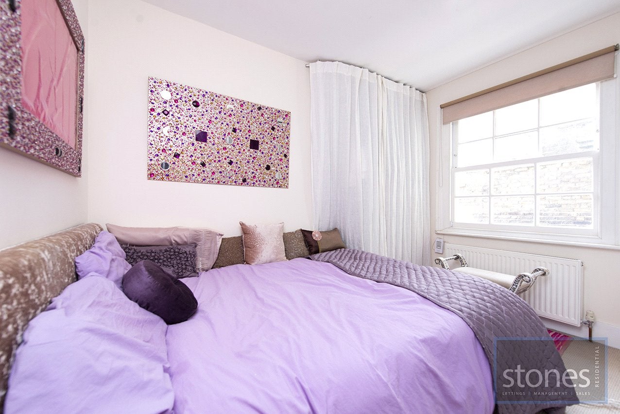 Flat Queen's Crescent in Greater London