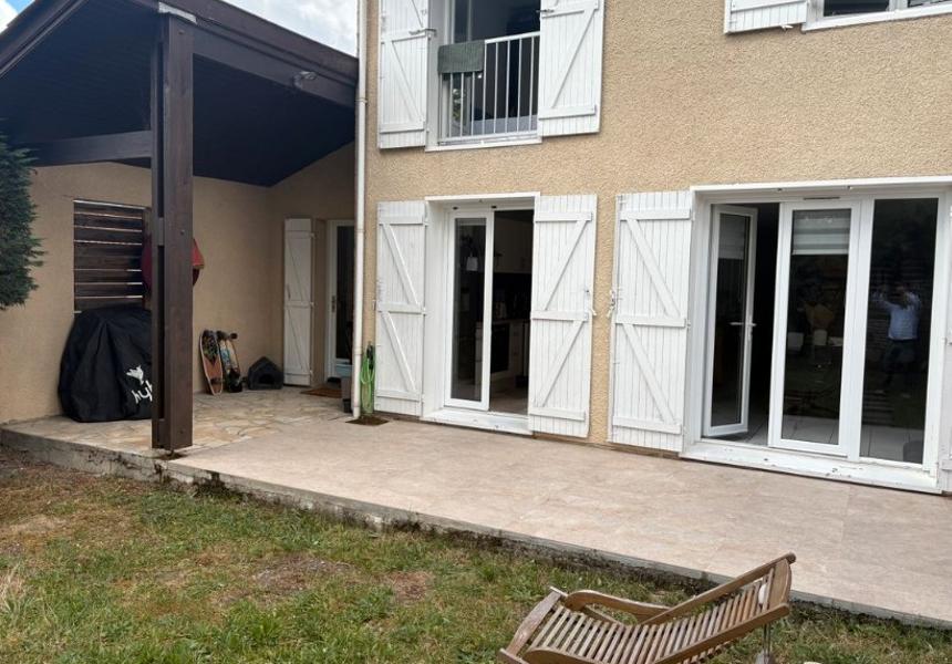 House Rue des Treilles in Libourne