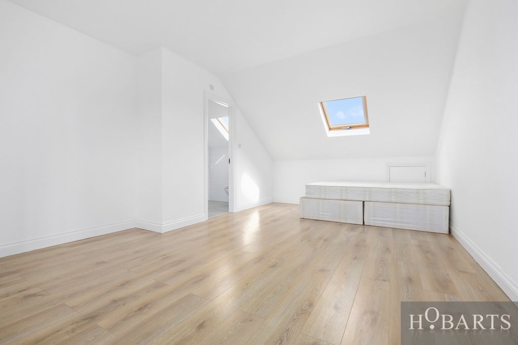 Flat Whittington Road in Greater London
