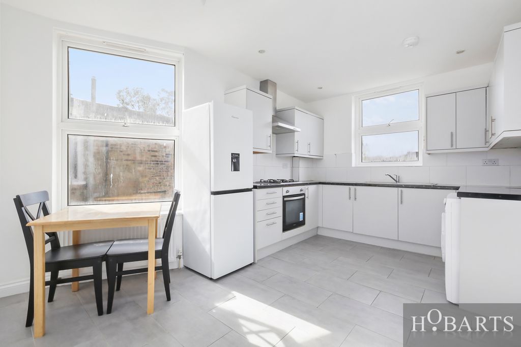 Flat Whittington Road in Greater London