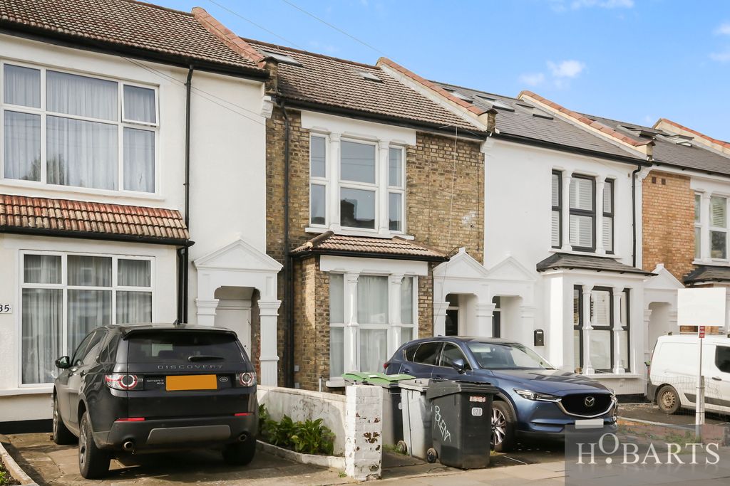 Flat Whittington Road in Greater London