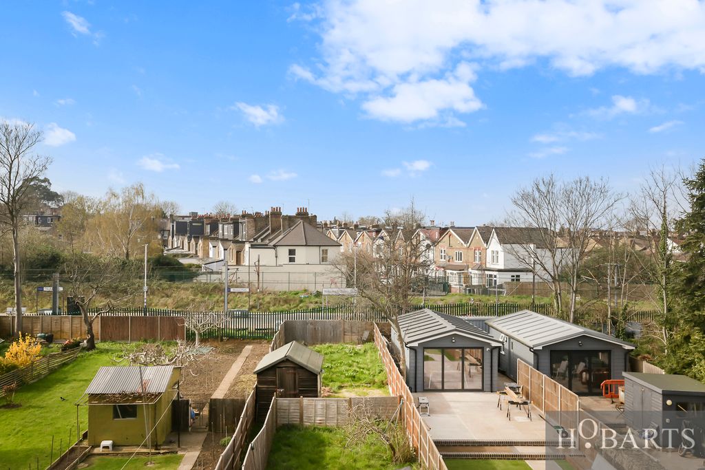 Flat Whittington Road in Greater London
