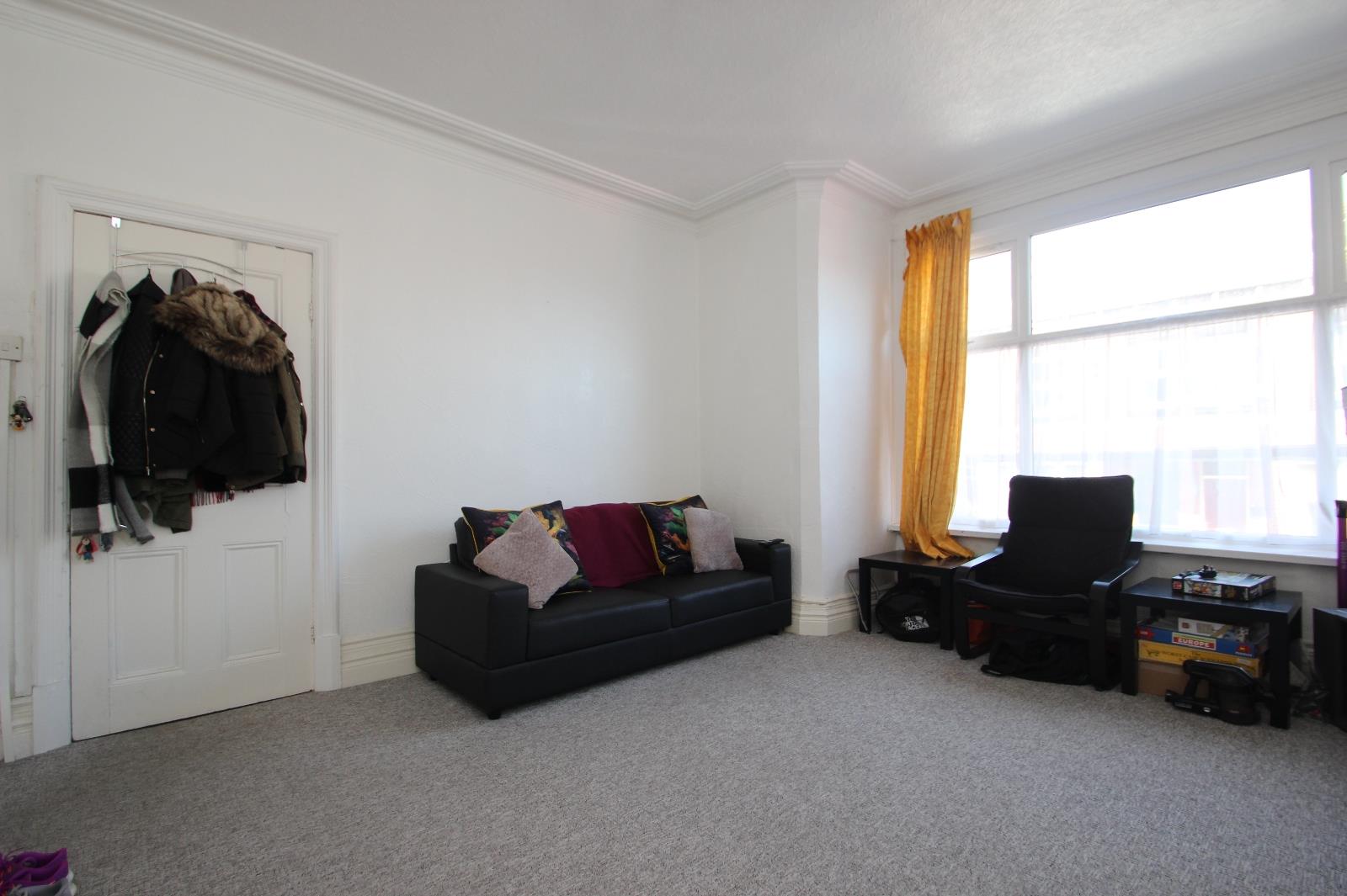 Flat Roman Crescent in Leeds