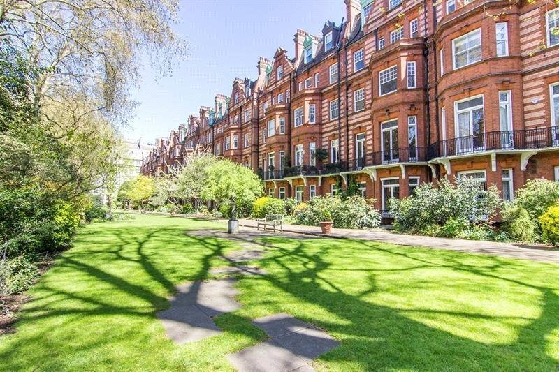 Flat Sloane Gardens in Greater London