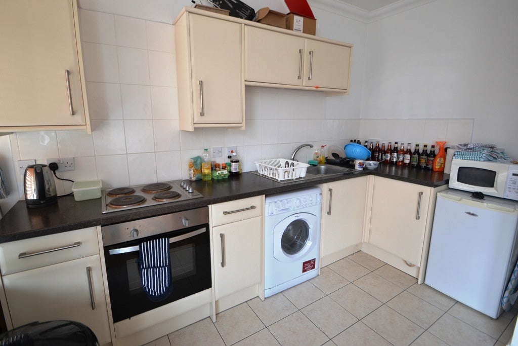 Flat Connaught Road in Cardiff