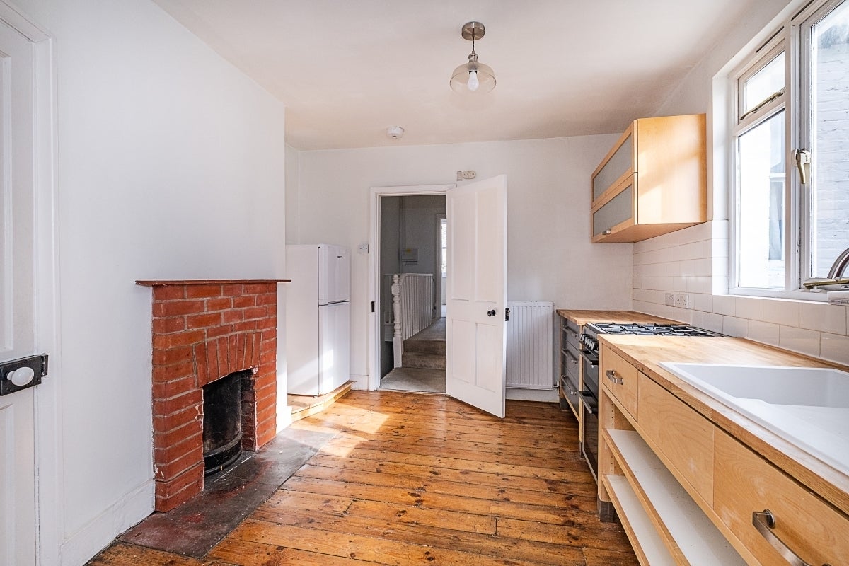 Flat Atheldene Road in Greater London