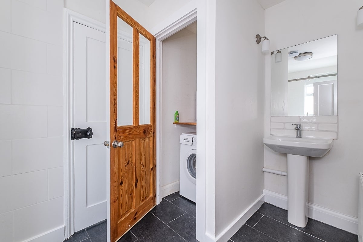 Flat Atheldene Road in Greater London