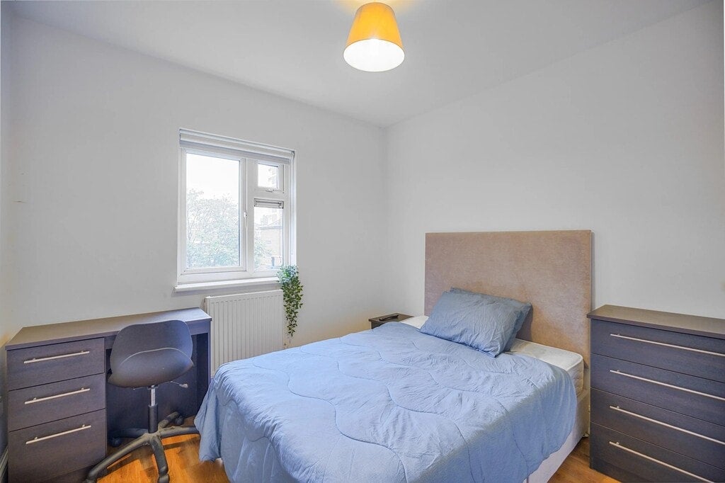 Room York Way in London