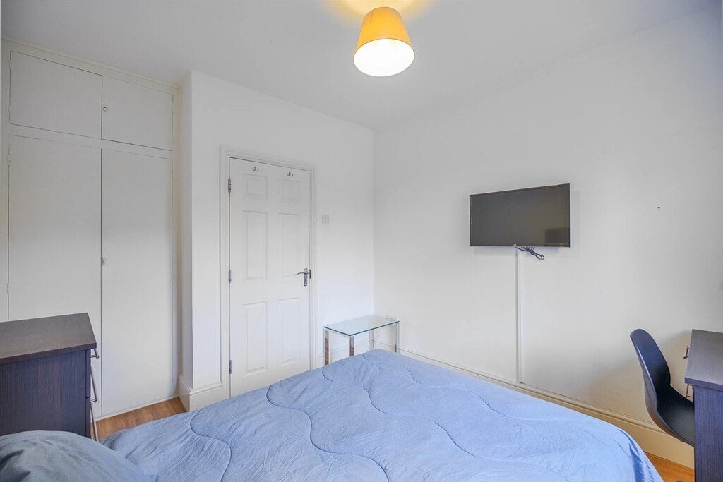 Room York Way in London