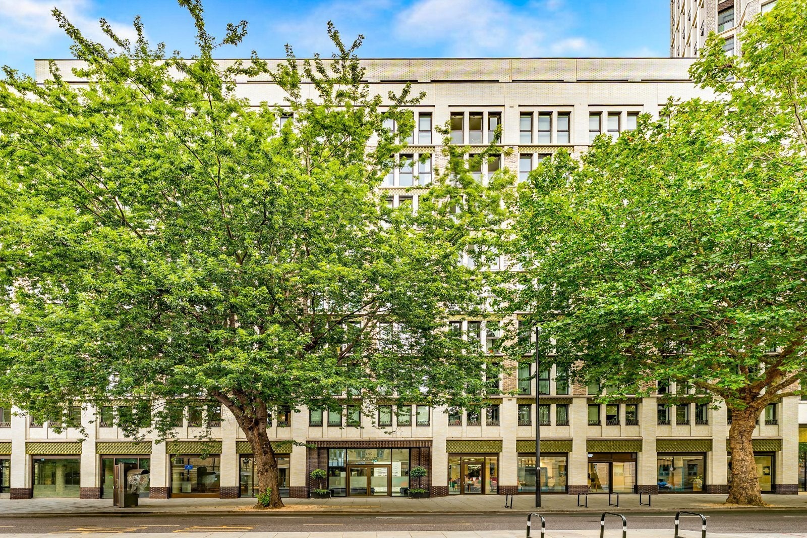 Flat Blackfriars Road in Greater London