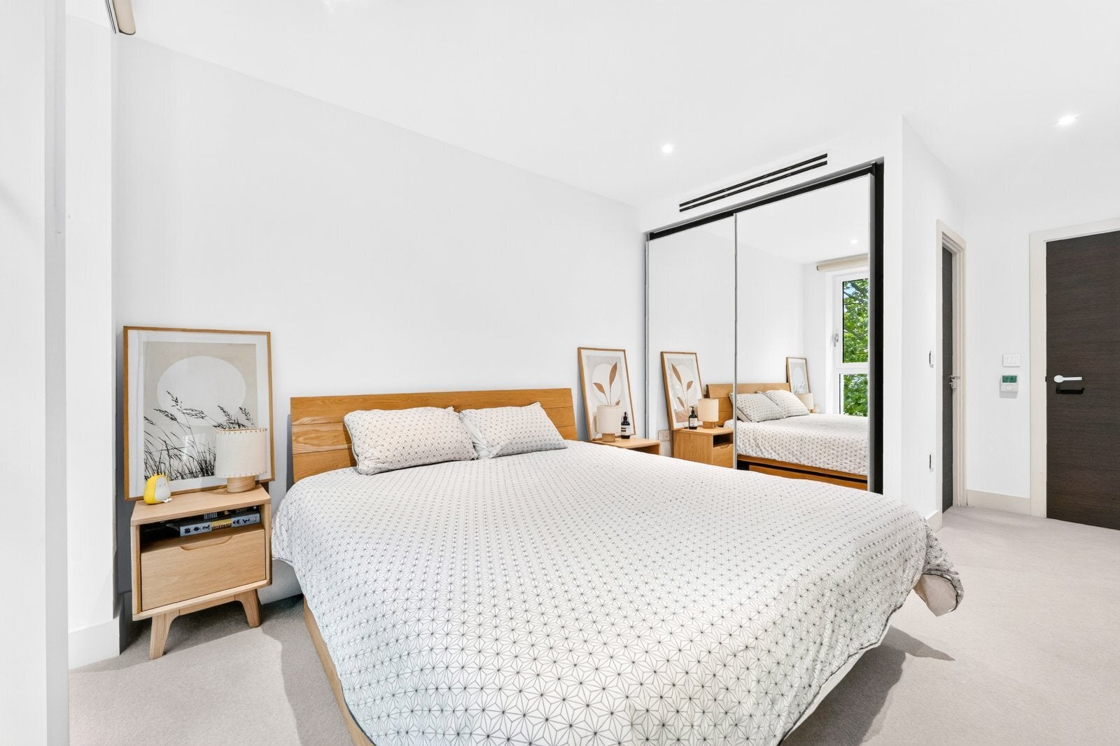 Flat Blackfriars Road in Greater London