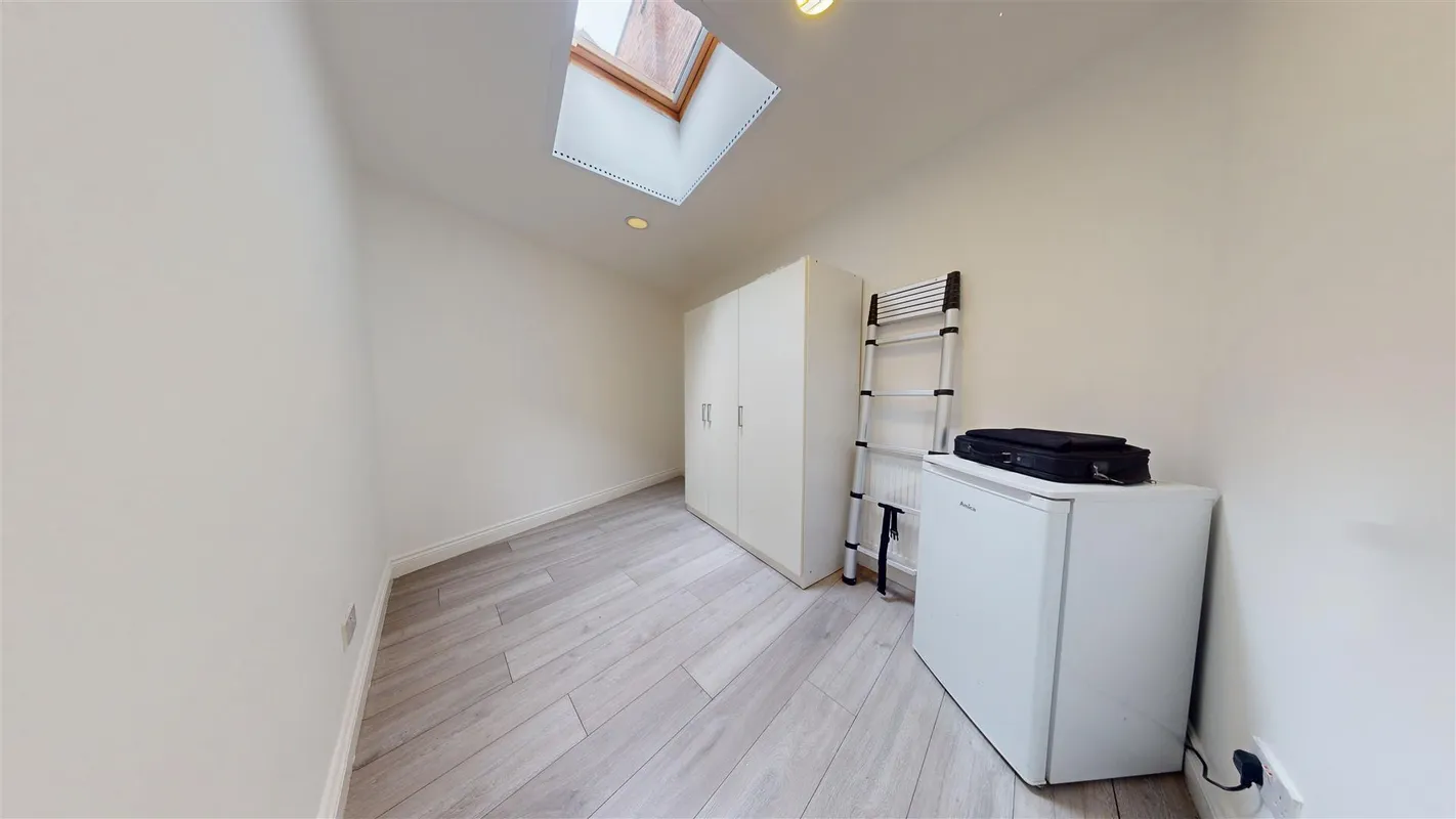 Room Harrow Road in Greater London