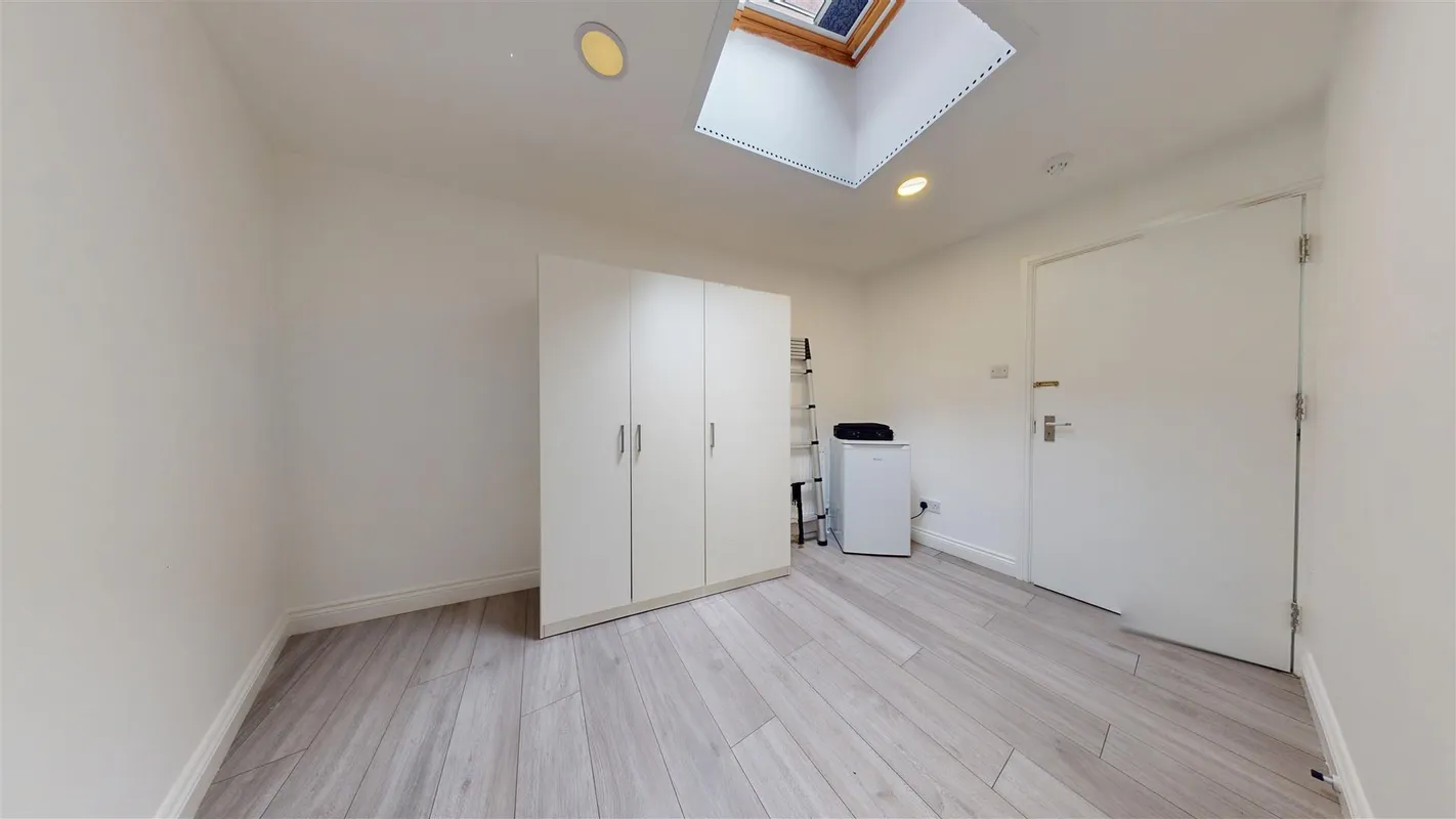 Room Harrow Road in Greater London