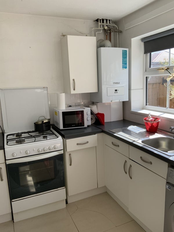 Room Bradgreen Road in Salford