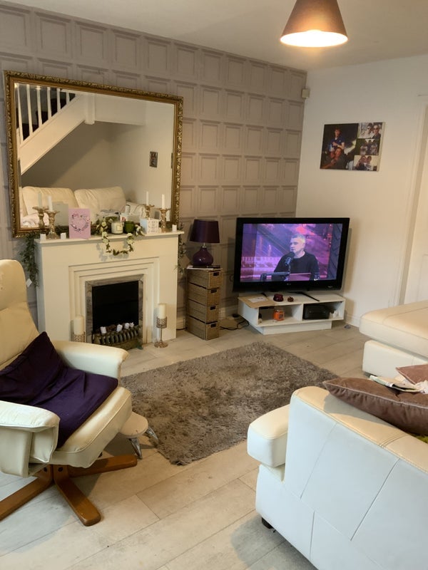 Room Bradgreen Road in Salford