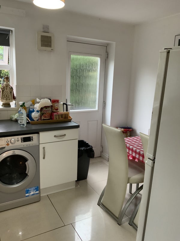 Room Bradgreen Road in Salford